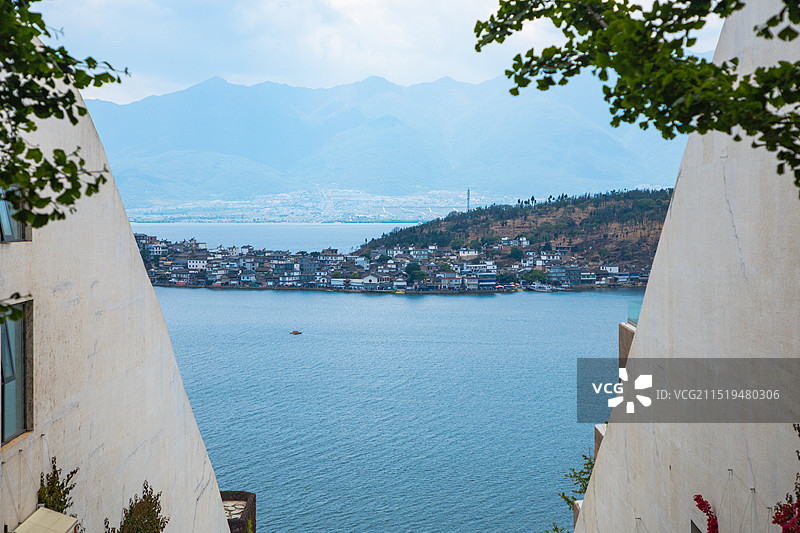 云南省大理市理想邦-蓝天下的建筑景观图片素材
