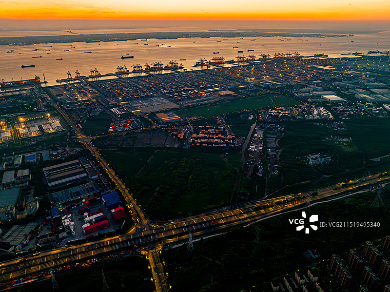 外环高速公路 上海港外高桥集装箱码头 世界航运物流中心 长江入海口黄金水道 浦东开发开放图片素材
