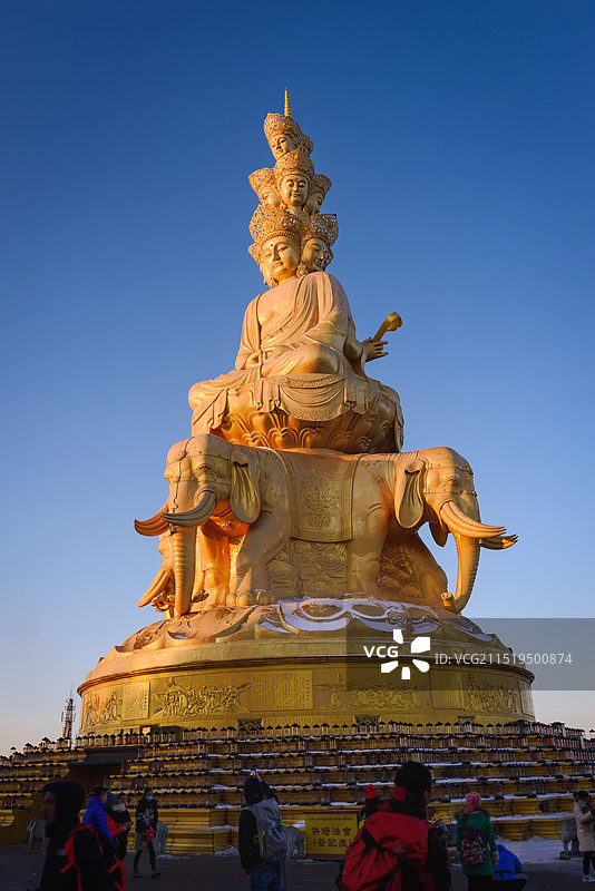 四川省乐山市峨眉山金顶四面十方观菩萨金像图片素材
