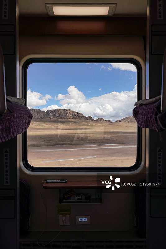 青藏铁路车窗外的风景图片素材