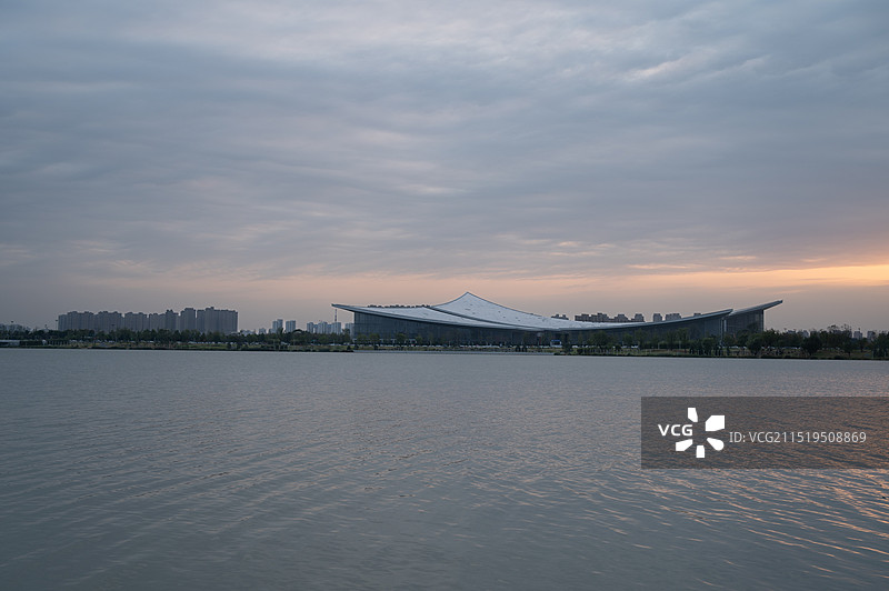 西安港务区灞河长安书院图书馆日落时分风光图片素材