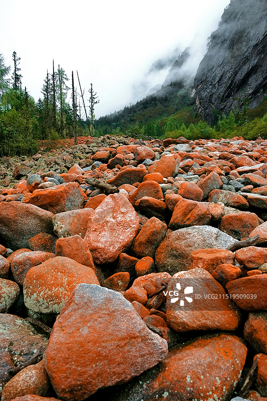 四川理县红石滩，理小路红石滩图片素材