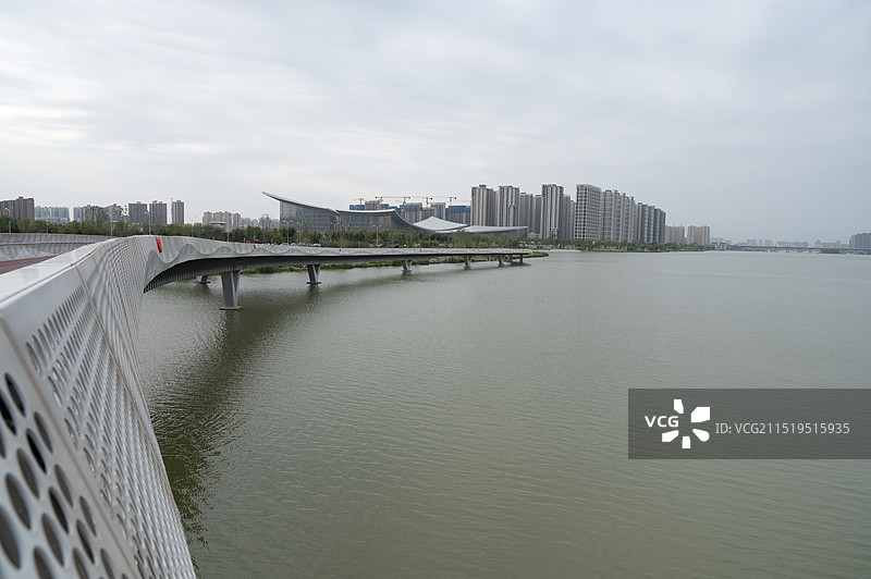西安港务区奥体中心灞河沿岸城市生态湿地风光图片素材