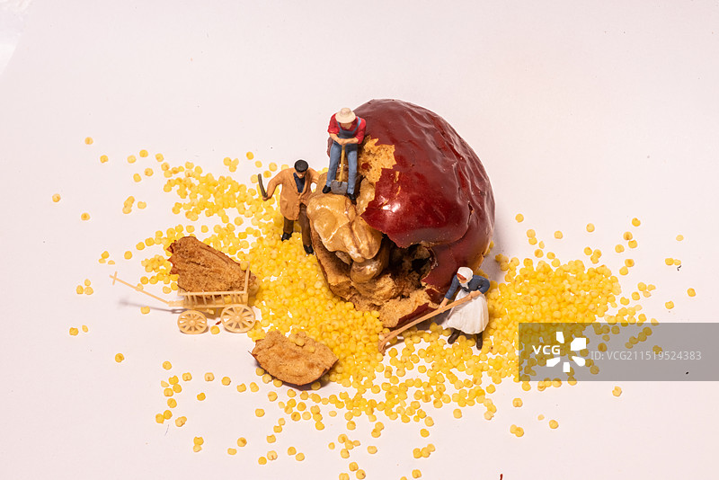 微缩小人在秋收图片素材