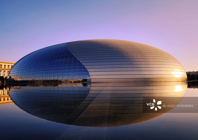 夕阳下的国家大剧院图片素材