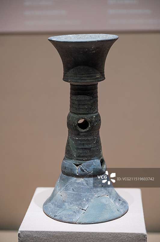 山东博物馆 大汶口文化 黑陶觚图片素材