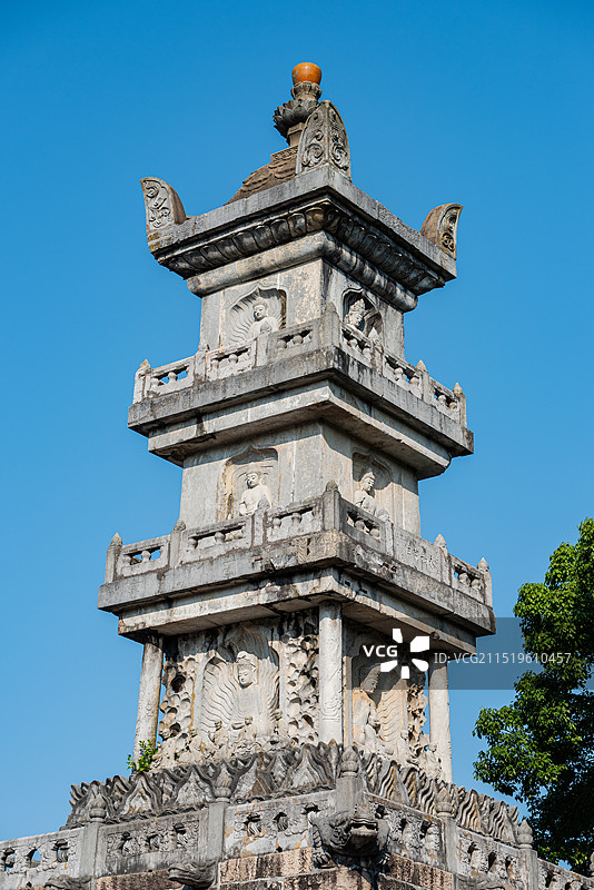 浙江舟山慧济禅寺的全国重点文物保护单位普陀山多宝塔图片素材
