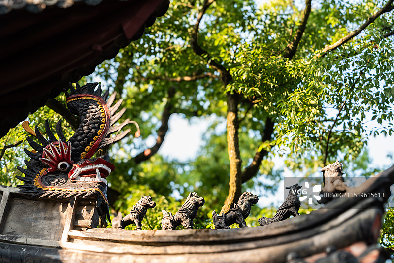 浙江舟山普陀山慧济禅寺的屋顶与脊兽图片素材