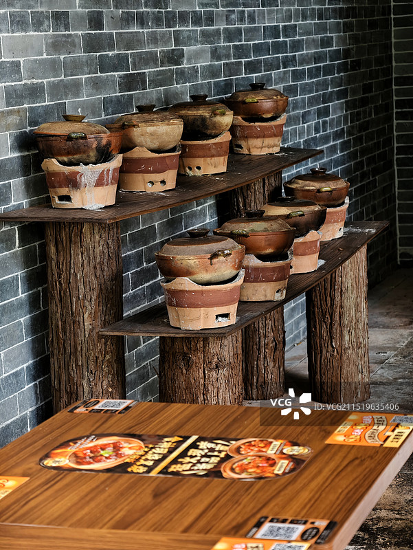 广东特色美食煲仔饭的饭煲特写镜头图片素材