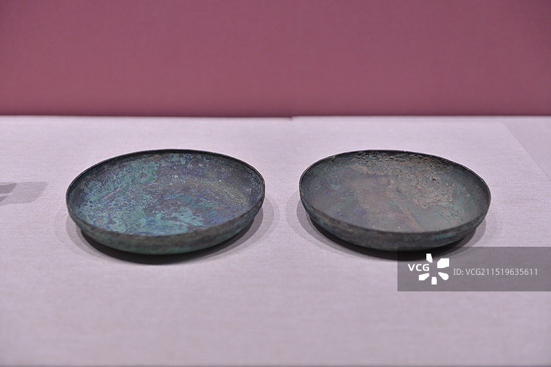 中山王陵墓出土铜套盘图片素材