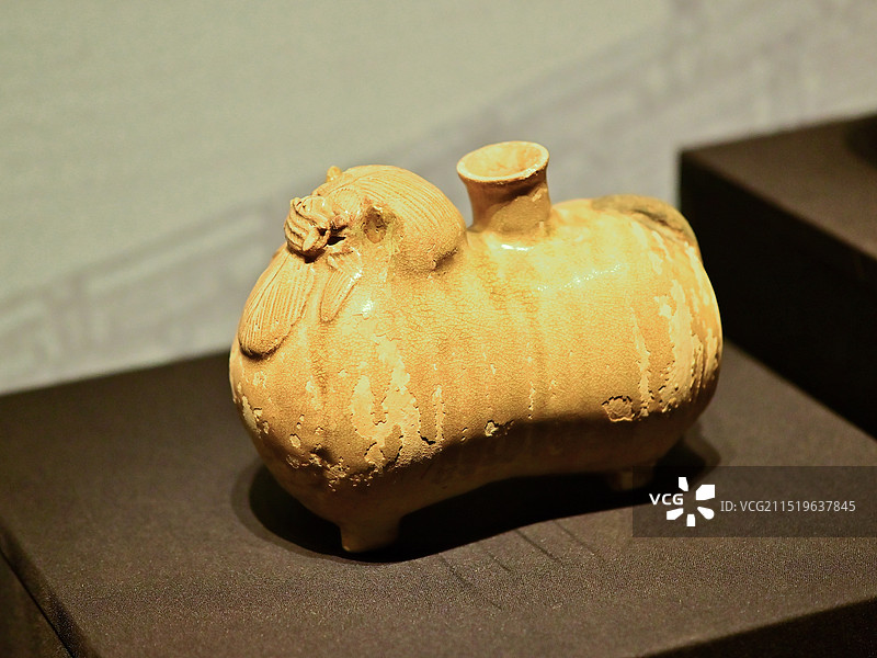 江西博物馆-西晋青瓷辟邪水注图片素材