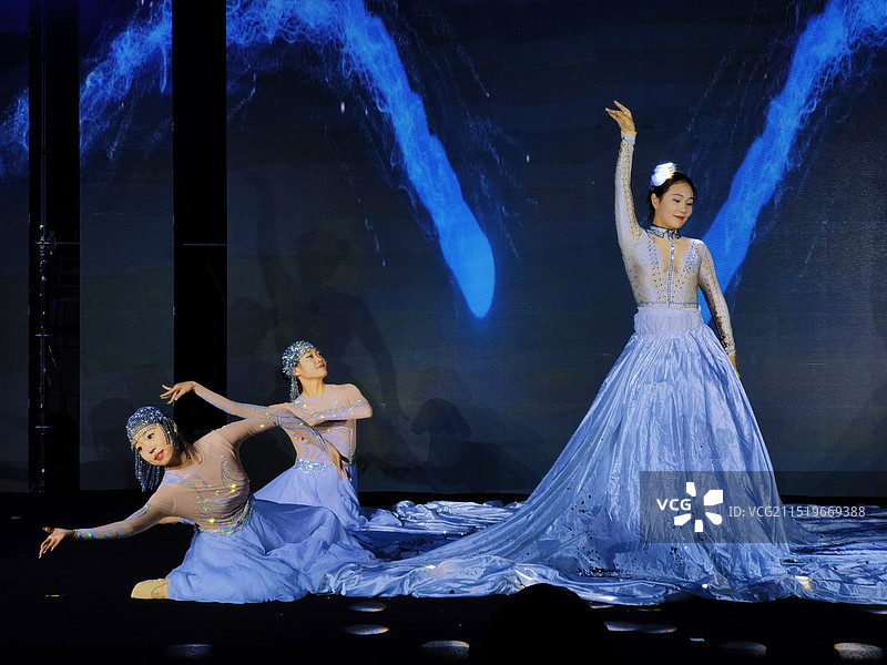 舞动青春图片素材