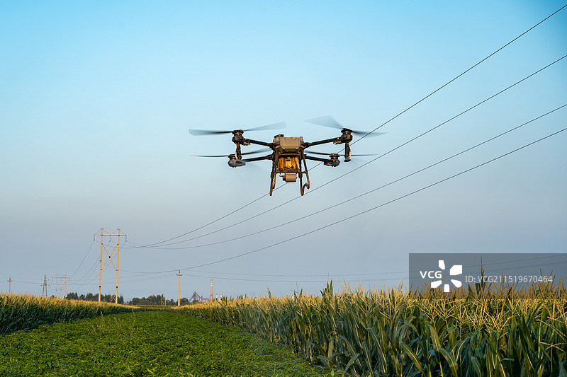 农业植保无人机打药图片素材
