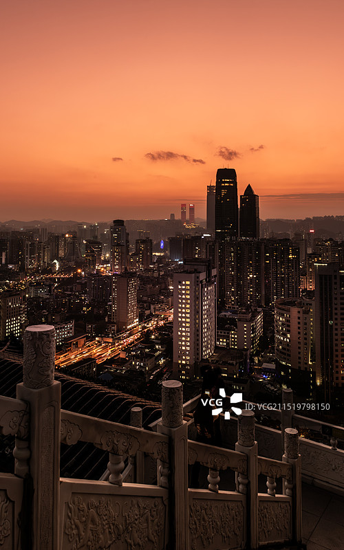 贵州贵阳-东山山体公园-东山寺俯瞰贵阳城夜景风光图片素材