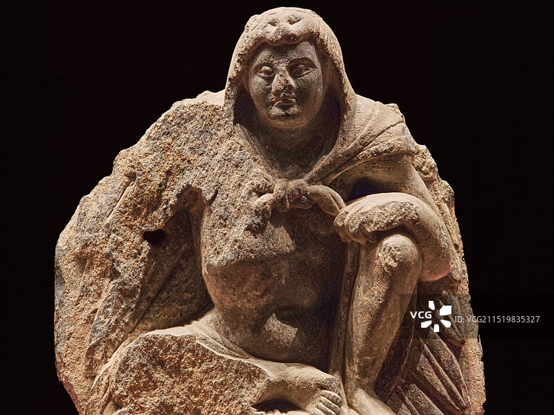 巴基斯坦出土的灰色片岩阿特拉斯雕像，平山郁夫丝绸之路美术馆图片素材