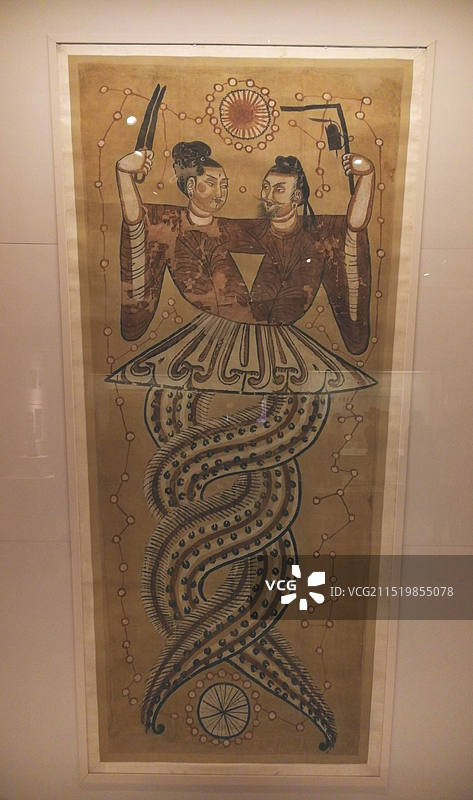 彩绘伏羲女娲绢画-唐代-吐鲁番阿斯塔那佛塔出土-新疆维吾尔自治区博物馆藏图片素材