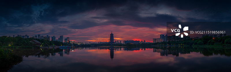 南宁五象湖拂晓图片素材