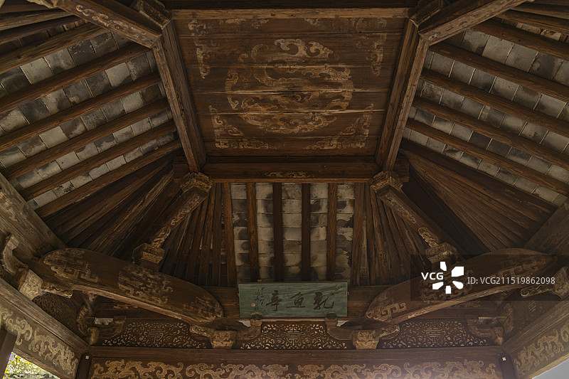 苏州艺圃保留的明代木结构乳鱼亭图片素材