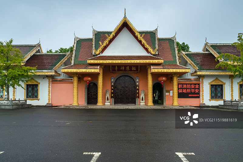 常州溧阳，阴雨天的报恩禅寺图片素材