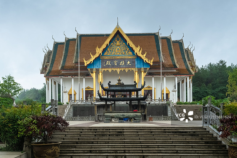 常州溧阳，阴雨天的报恩禅寺图片素材