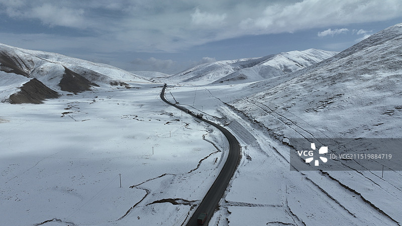 青海雪山公路航拍图片素材