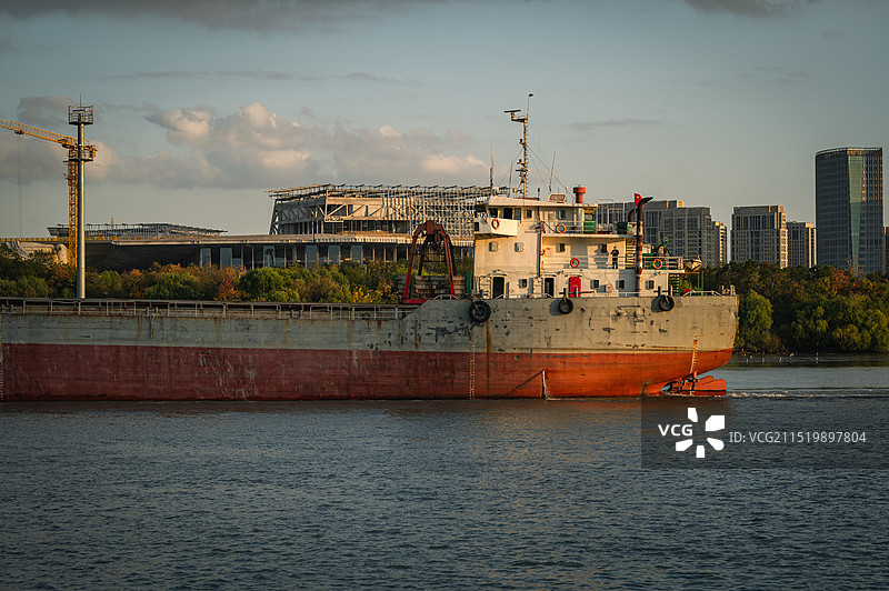 黄浦江上的渡轮图片素材