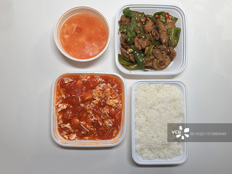 外卖五香排骨单人套餐，预制菜，盒饭塑料盒外卖盒单人餐简餐图片素材