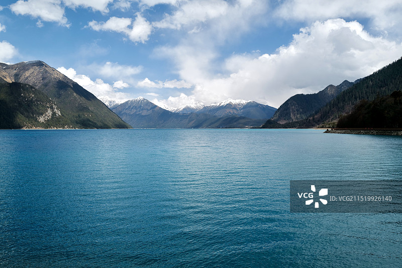 西藏林芝红教著名圣湖巴松措（又名措高湖）图片素材