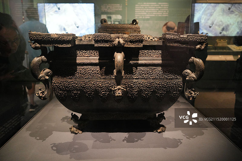 铜方鉴缶冰鉴，曾侯乙墓，湖北省博，凤凰故国青铜时代曾楚艺术展，国家博物馆图片素材