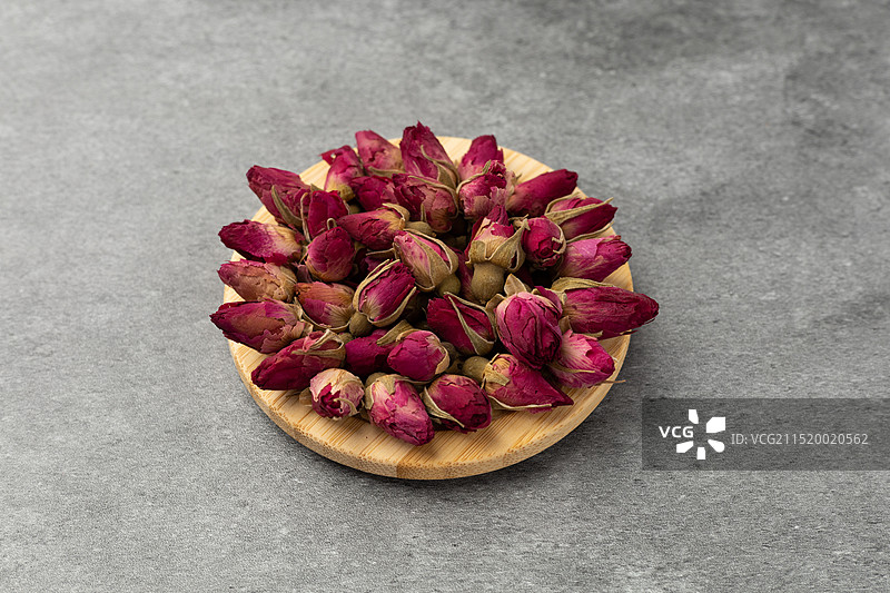 平阴玫瑰花苞养生茶，无硫重瓣红玫瑰花茶，干玫瑰花草茶静物特写图片素材