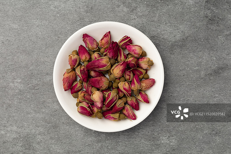 平阴玫瑰花苞养生茶，无硫重瓣红玫瑰花茶，干玫瑰花草茶静物特写图片素材