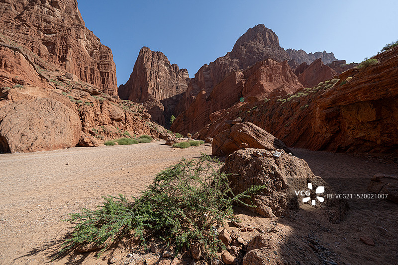 中国新疆阿克苏地区库车市天山神秘大峡谷图片素材