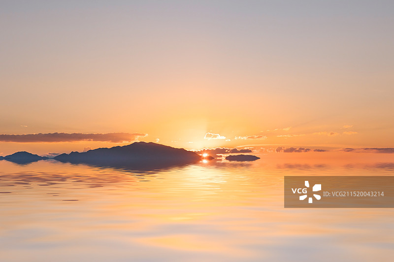 中国新疆维吾尔自治区阿勒泰地区福海县乌伦古湖天鹅湖水寨景区日出水平面倒影景观图片素材