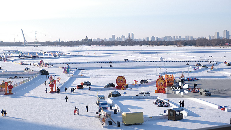 寒冬里的哈尔滨松花江江面风景图片素材