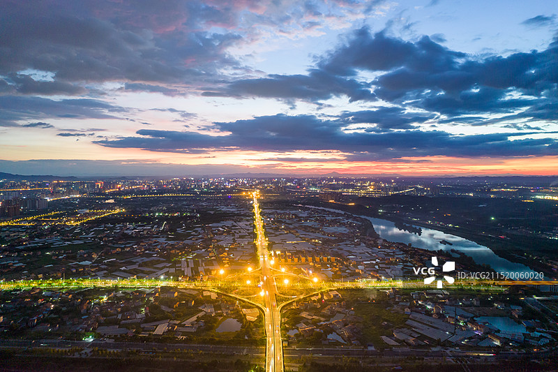 中国湖南省衡阳市珠晖区船山东路与东三环立交桥夜景航拍图片素材