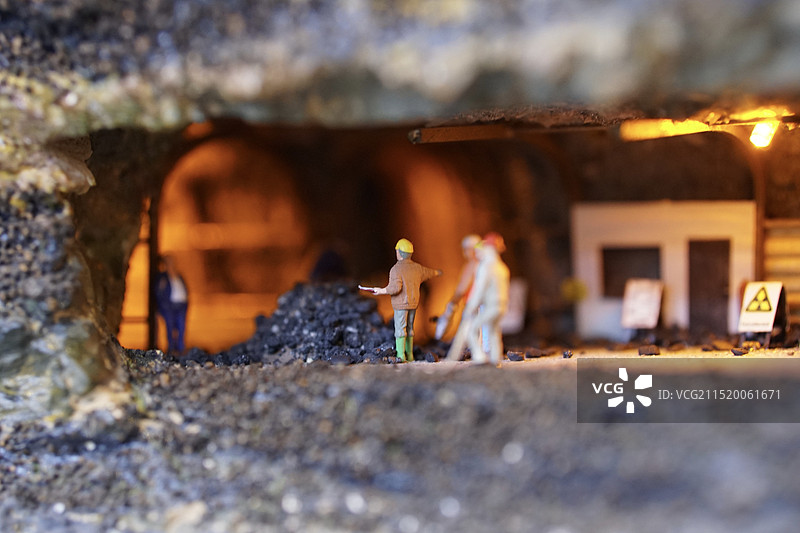 微缩世界中的矿洞采矿场景还原图片素材