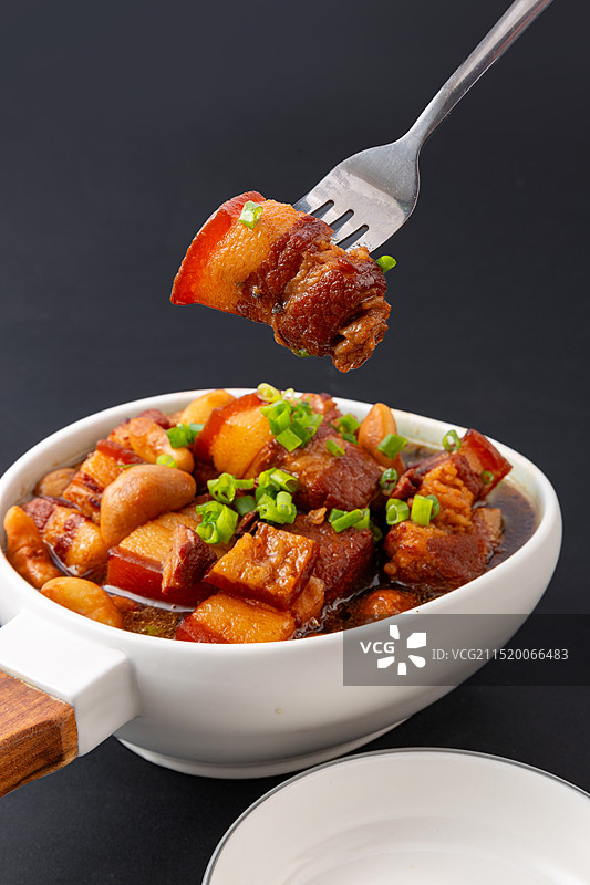 菱角米炒红烧肉图片素材