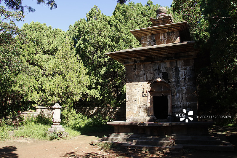 济南灵岩寺慧崇塔图片素材