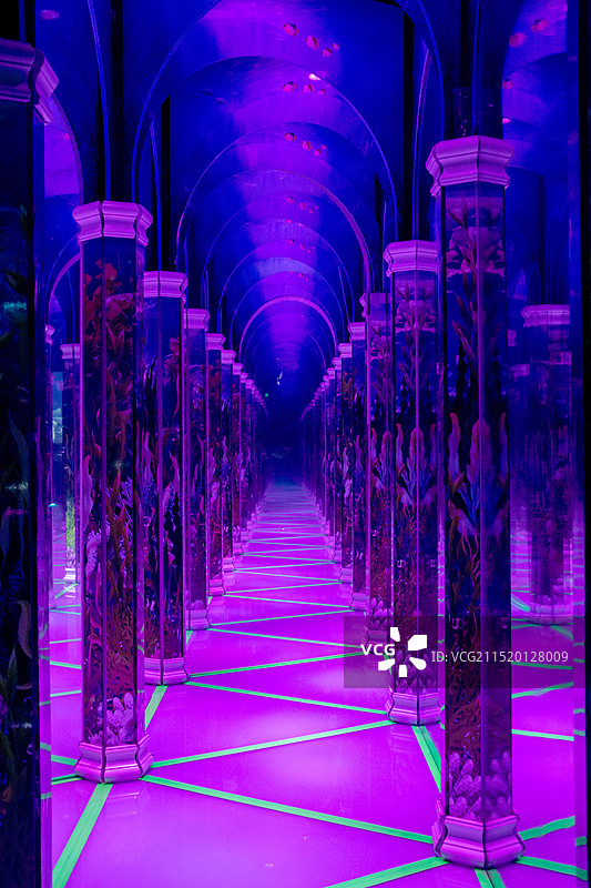 多彩镜子迷宫图片素材