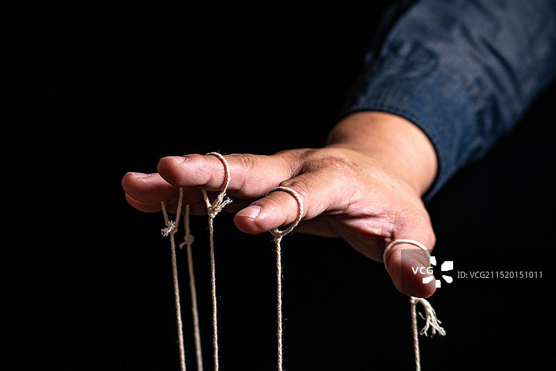 提线木偶，操纵者，人为操控概念图片素材