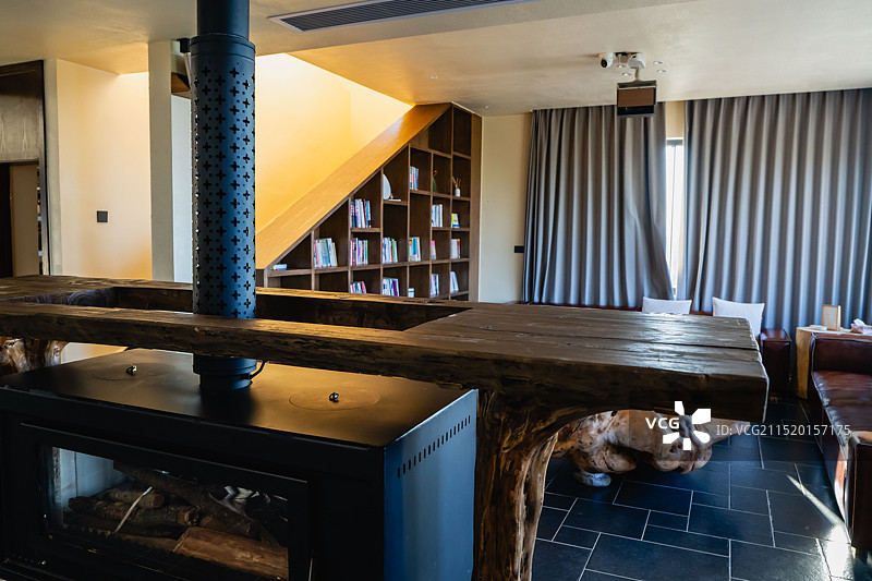 书屋与火炉，读书可以温暖和慰藉心灵图片素材