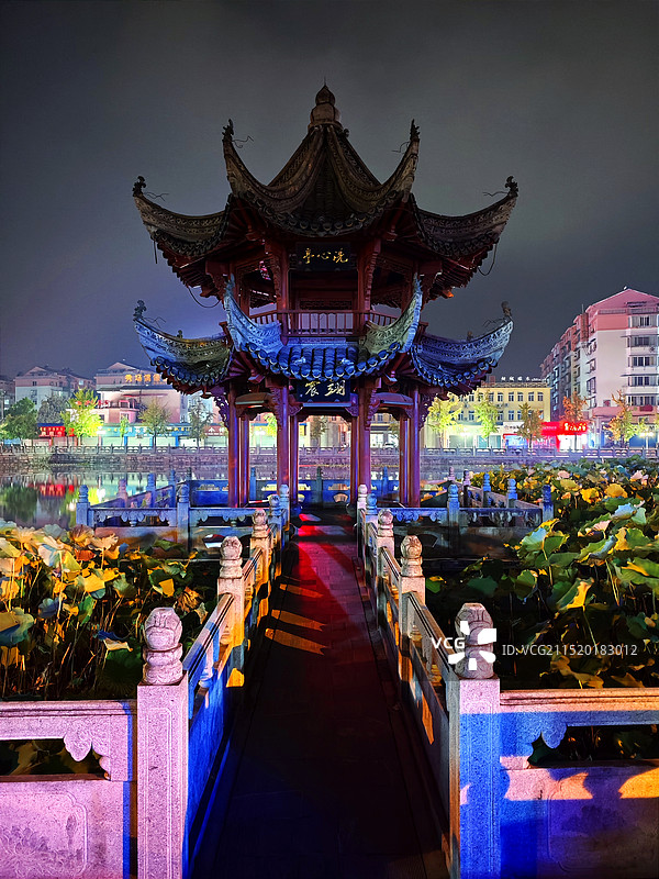 秋夜荷塘洗心亭图片素材