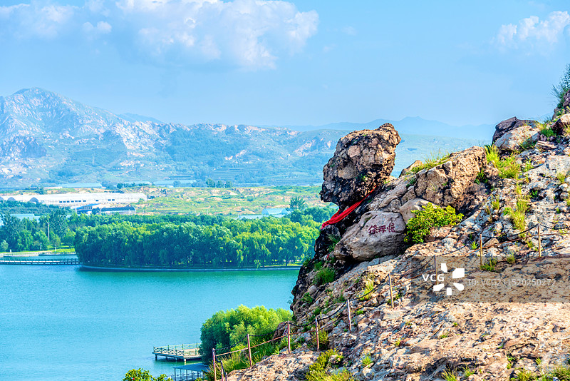 中国辽宁营口鲅鱼圈望儿山忆母像图片素材