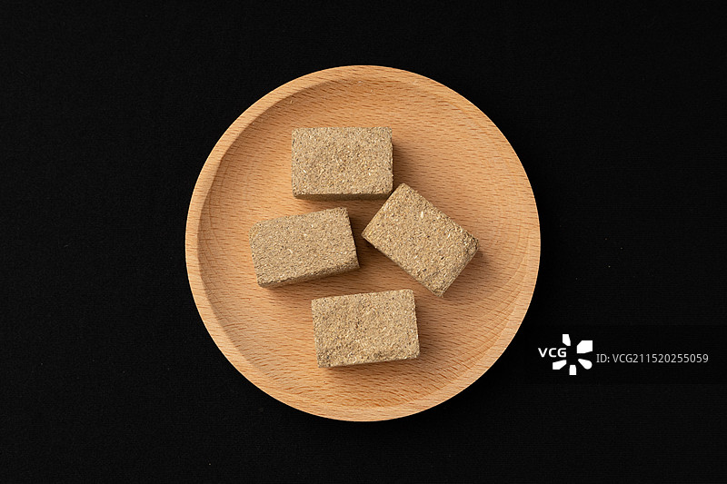 四川建曲中药材，六神曲中草药，开胃陈曲中药静物特写图片素材