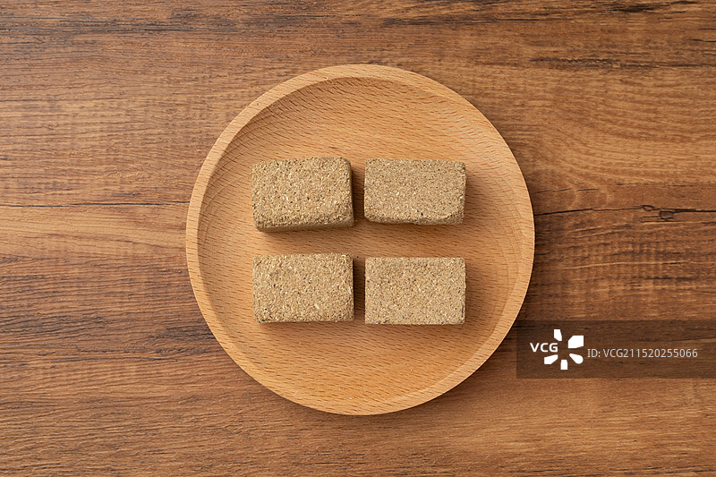 四川建曲中药材，六神曲中草药，开胃陈曲中药静物特写图片素材