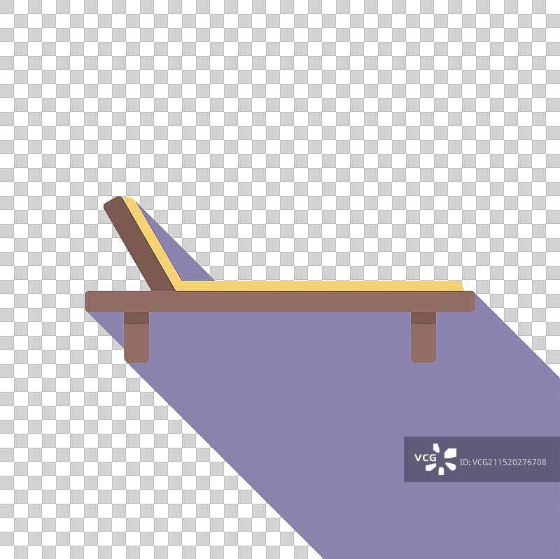 在沙滩上投下长长阴影的木制躺椅图片素材