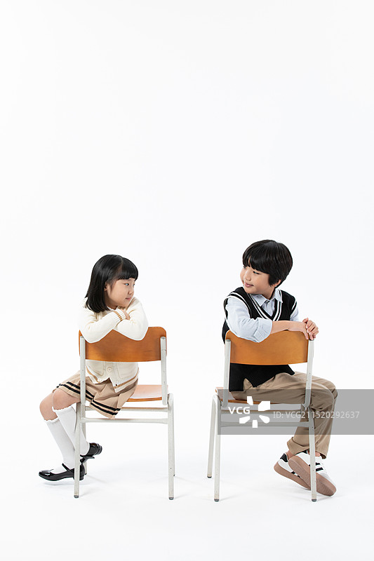 小学生，男生和女生图片素材