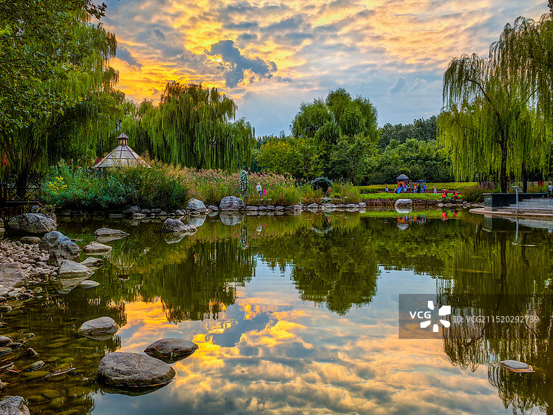 傍晚时分的北小河公园景色图片素材