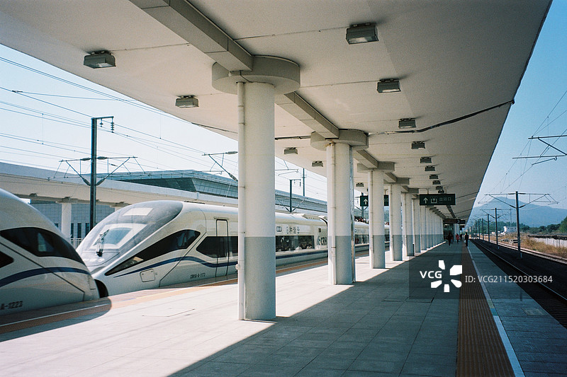 高铁进站图片素材