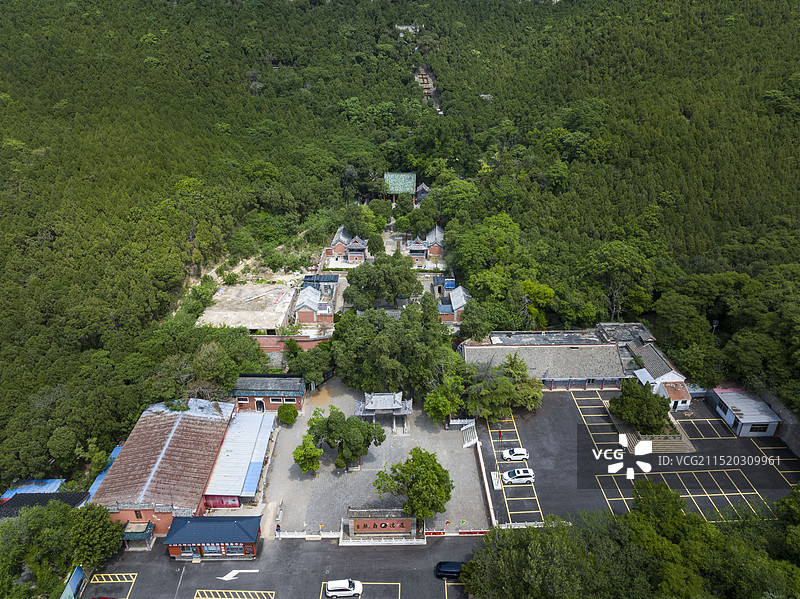 航拍视角下的五峰山图片素材